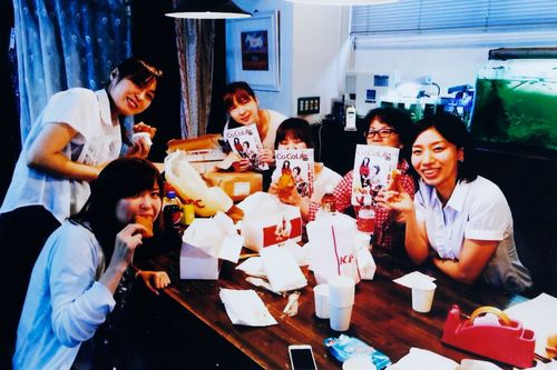 「Co-Co Life☆女子部」でメンバーと（右奥から2番目が本人）