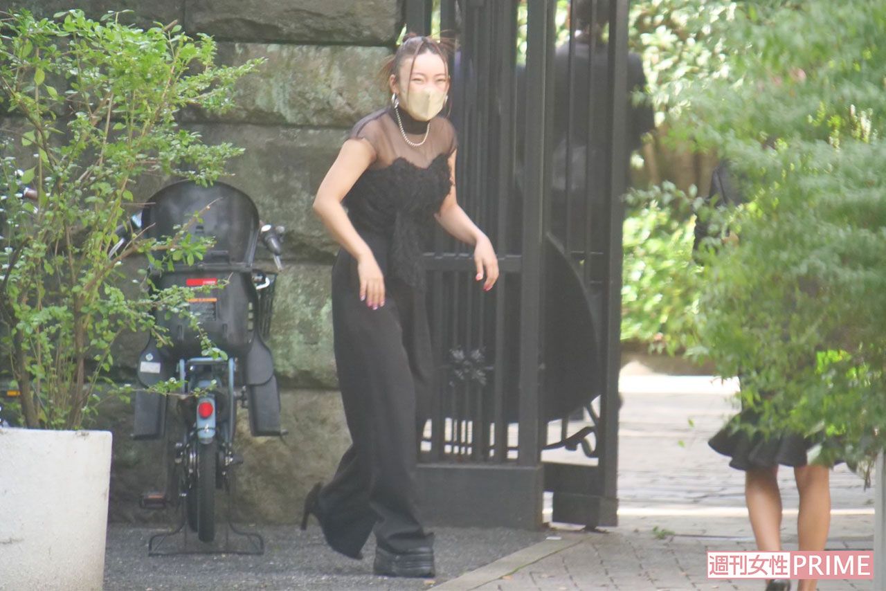 朝日奈央の結婚式に駆けつけたフワちゃん