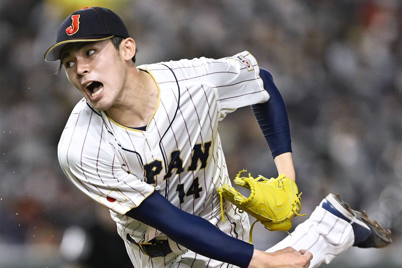 2019年の千葉ロッテマリーンズ入団時（18歳）、190cmだった佐々木選手。身体強化に力を入れた成果か、2020年のインタビューで「192cmになっていた」と明かした（写真／共同通信社）