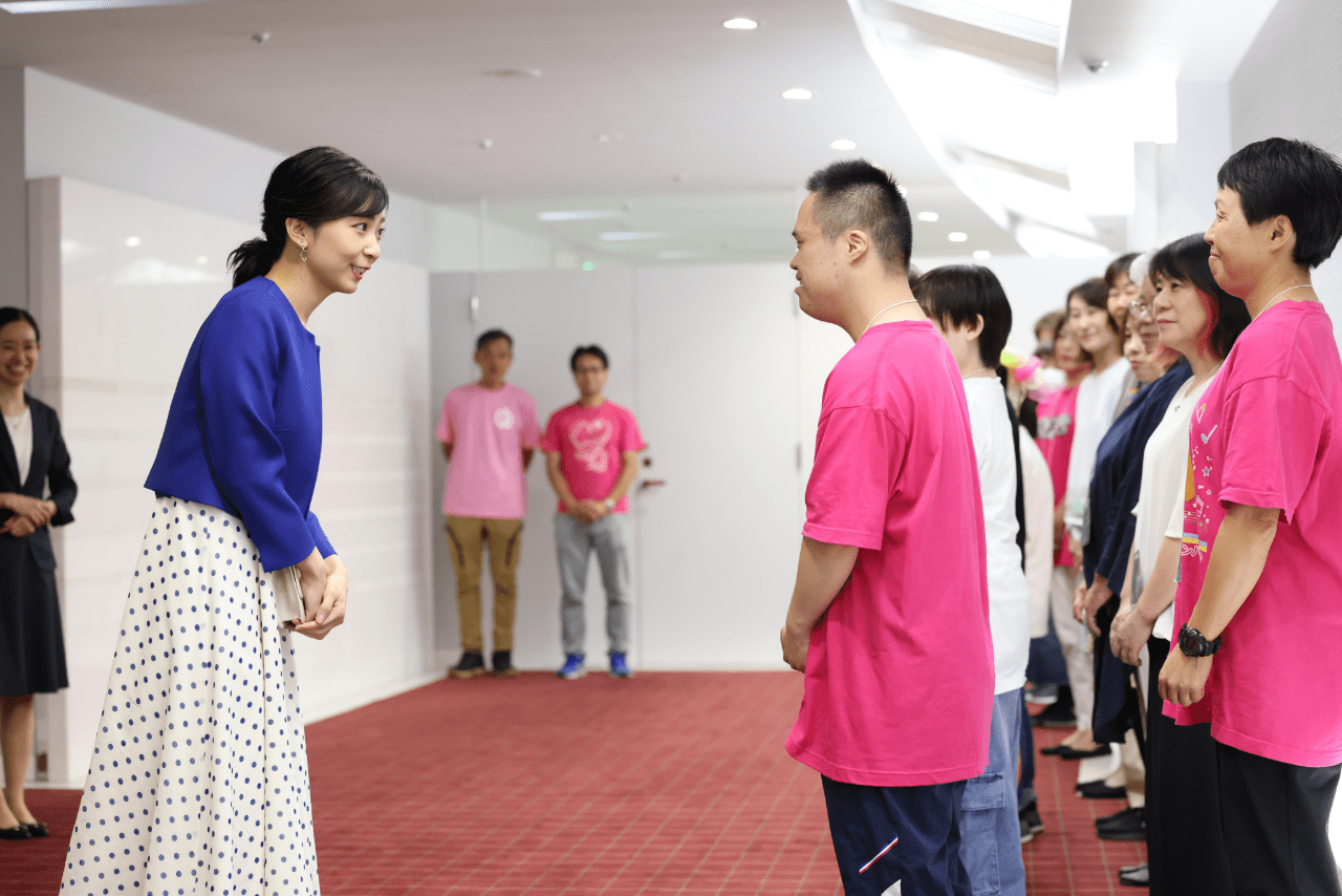 6月、佳子さまは『ドレミファダンスコンサート』に参加した方々と懇談された