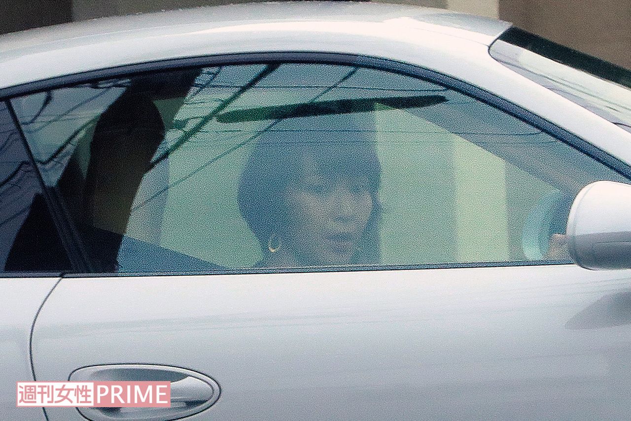 娘を送り終えた内村が帰宅してから約30分後、徳永アナが自家用車を運転して仕事に向かう（'17年）