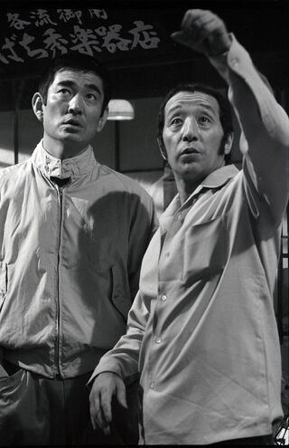 ヤクザ映画『冬の華』(1978年)で高倉健さんと共演。脚本は倉本聰