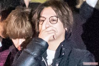 車に乗り込むまでずーっとポーズを変えなかったHey!Say!JUMP・高木雄也