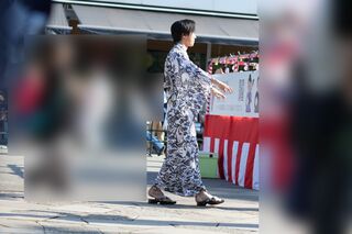 盆踊り大会を浴衣姿で満喫する早乙女太一2/4