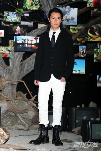 ロングヘアも似合う福山雅治