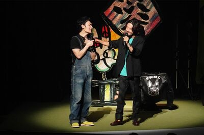 “間違えた、悔しい～”と訴える草彅をなだめる和田。美しい師弟愛！