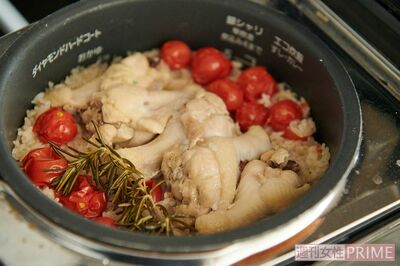 和風だしでスペイン風にご飯を炊き込んでも美味！（撮影／山田智絵）