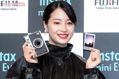 広瀬すずがイメージキャラ務める富士フイルム『チェキ』が25周年、「エモい」Z世代に刺さって再ブーム到来…