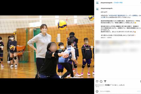 小中学生向けのバレー教室に参加した山口舞（『岡山シーガルズ』公式インスタグラムより）
