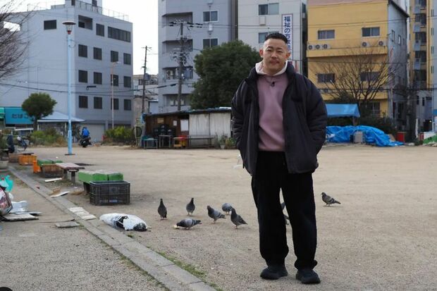 『鳩とおじさんと公園』（ザ・マミィ林田洋平のInstagramより）