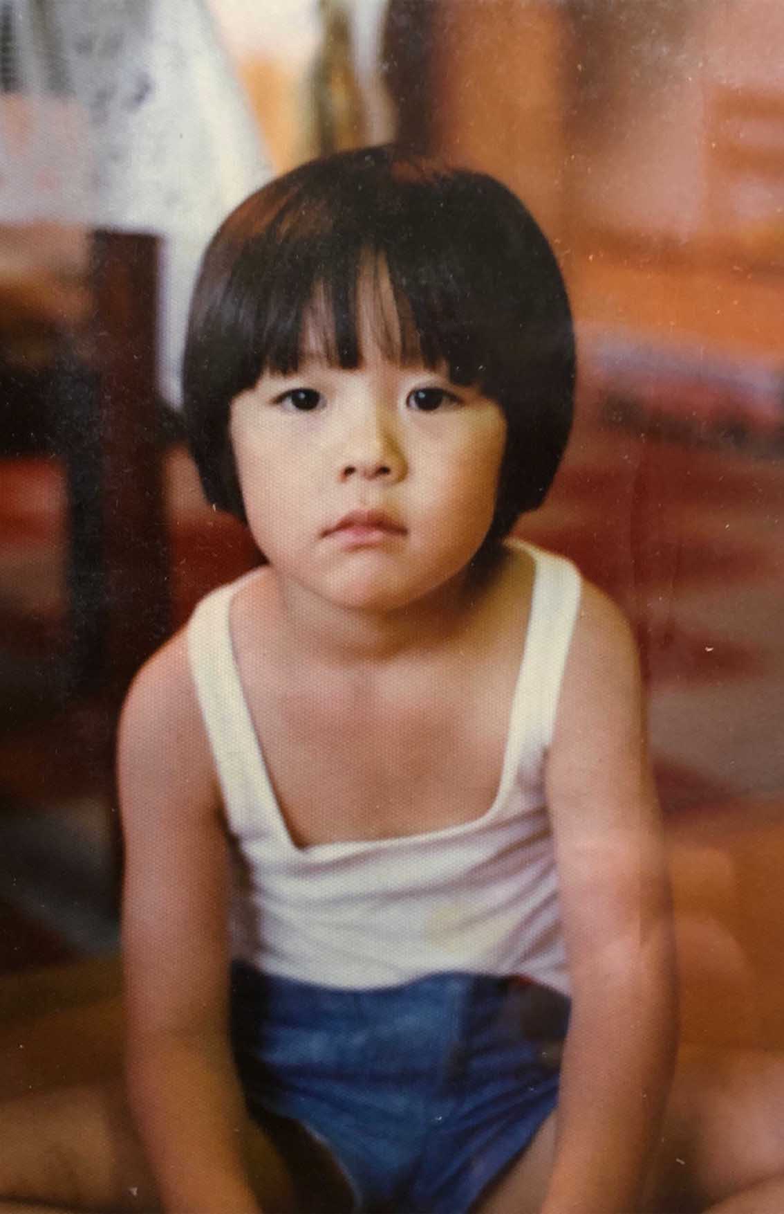 3人きょうだいの長男として生まれる。両親ともに大柄だったという酒井一圭