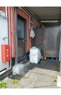 ゴキブリのいた洗濯機は現在、店舗の外に置かれている