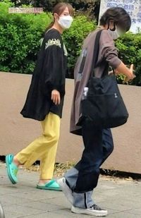 ロケ地となった都内屈指の広さを誇る公園にスタッフとともに向かう広瀬アリス。ドラマの放送は来年4月とまだまだ先