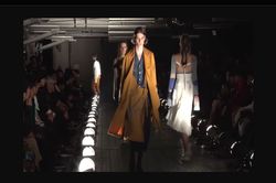 イベント同日のファッションショー（ブランドの公式HPより）