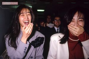 印象変わってびっくり」中山美穂がSNS投稿した金髪お団子ヘアの“普段着