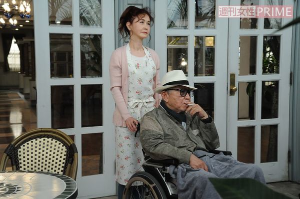 脚本家の倉本聰と主題歌を歌う中島みゆきが“夫婦役”でカメオ出演