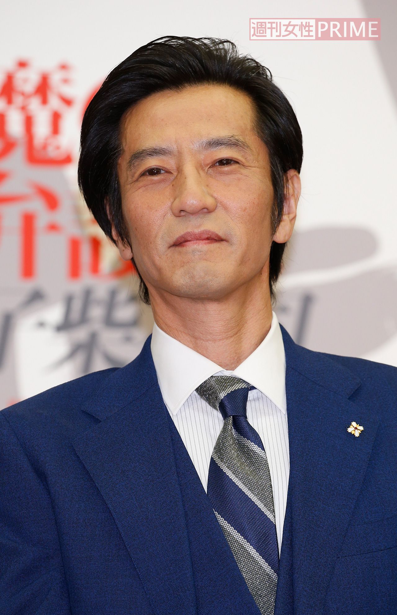 警部補役を演じている津田寛治