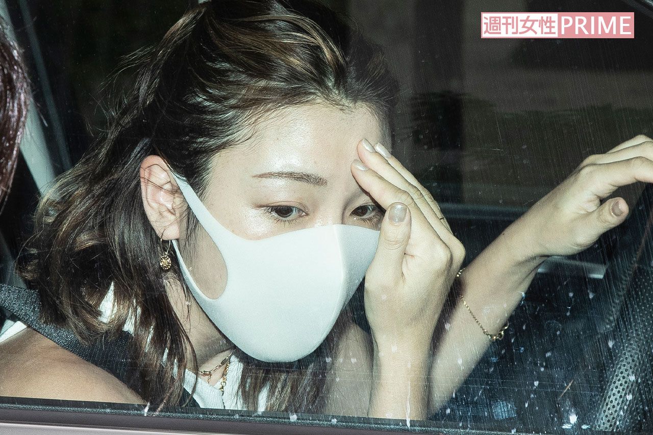 直撃取材を受ける木下優樹菜（'20年6月）