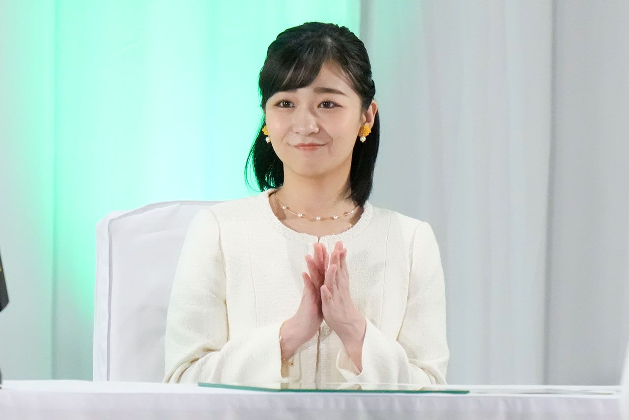 全国都市緑化祭の記念式典で「空に梢を広げる木々の美しい新緑を眺め、“杜の都”と呼ばれるゆえんを実感しました」と述べられた佳子さま　撮影／JMPA