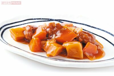 ファミマとローソンの具材はそっくり。セブンは豚肉だけで勝負している（撮影／山田智絵）