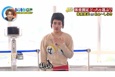 芸人・あぁ～しらきのモノマネを披露する杉原千尋アナ