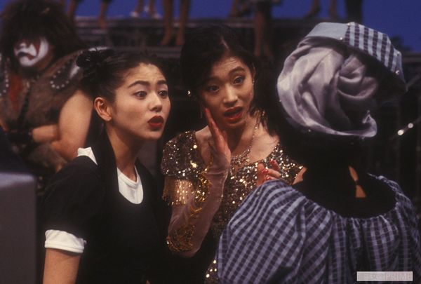 『夜のヒットスタジオ』収録現場にて、「花の82年組」中森明菜と小泉今日子をパシャり