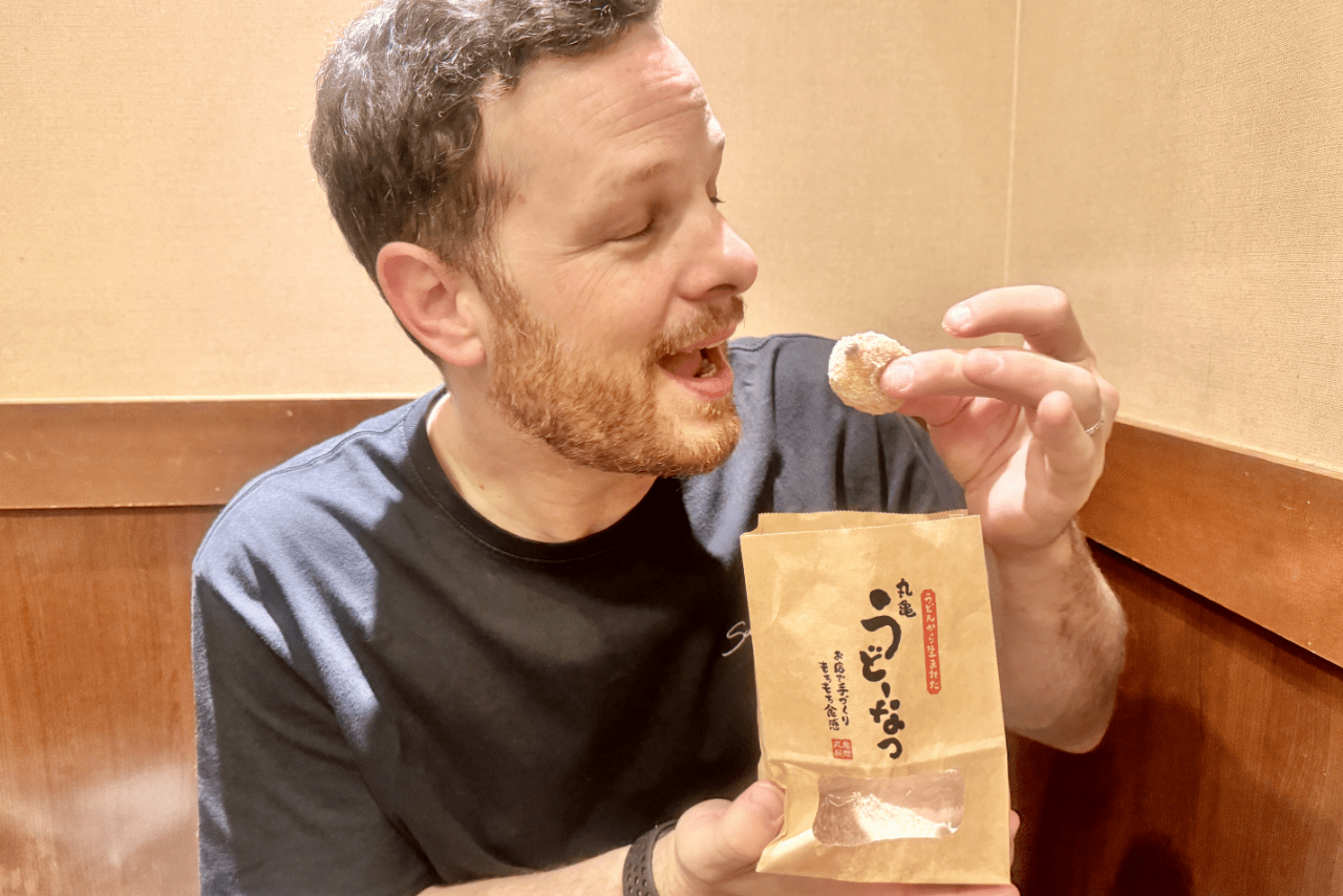 丸亀うどーなつを食レポしてくれた文化通訳家のネルソン・バビンコイさん