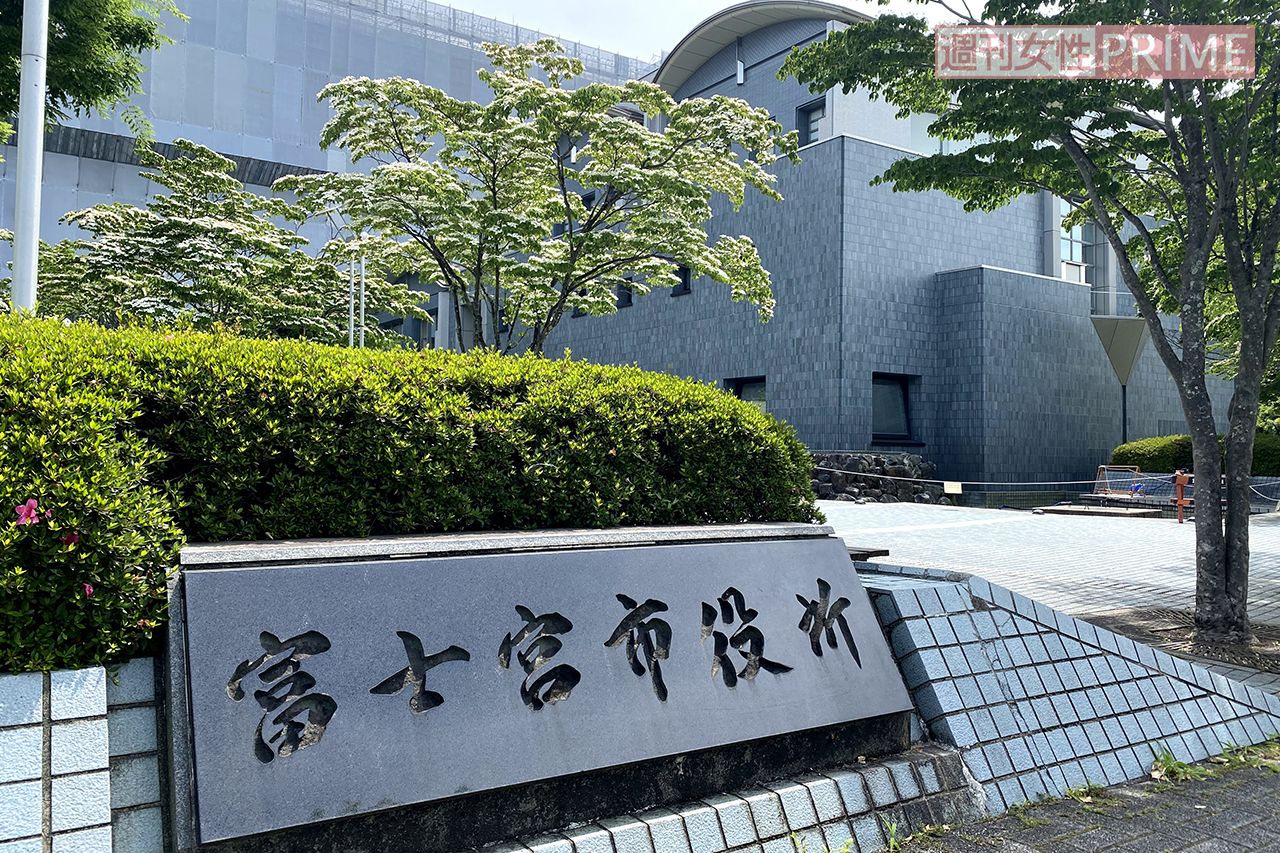 逮捕の翌日に「一身上の都合」で市議を辞職した