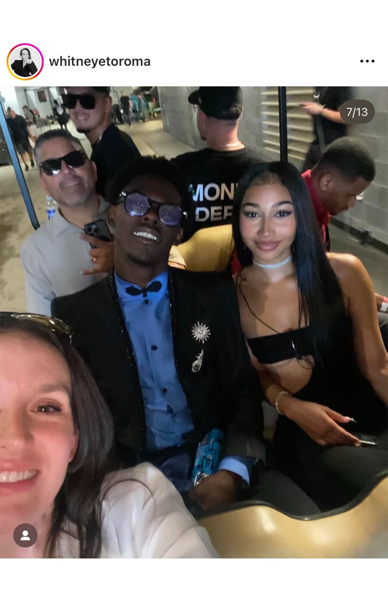 大胆な衣装で登場したヤンキース・チザムの彼女（スタイリストのWhitneyEtoromaのインスタグラムより）