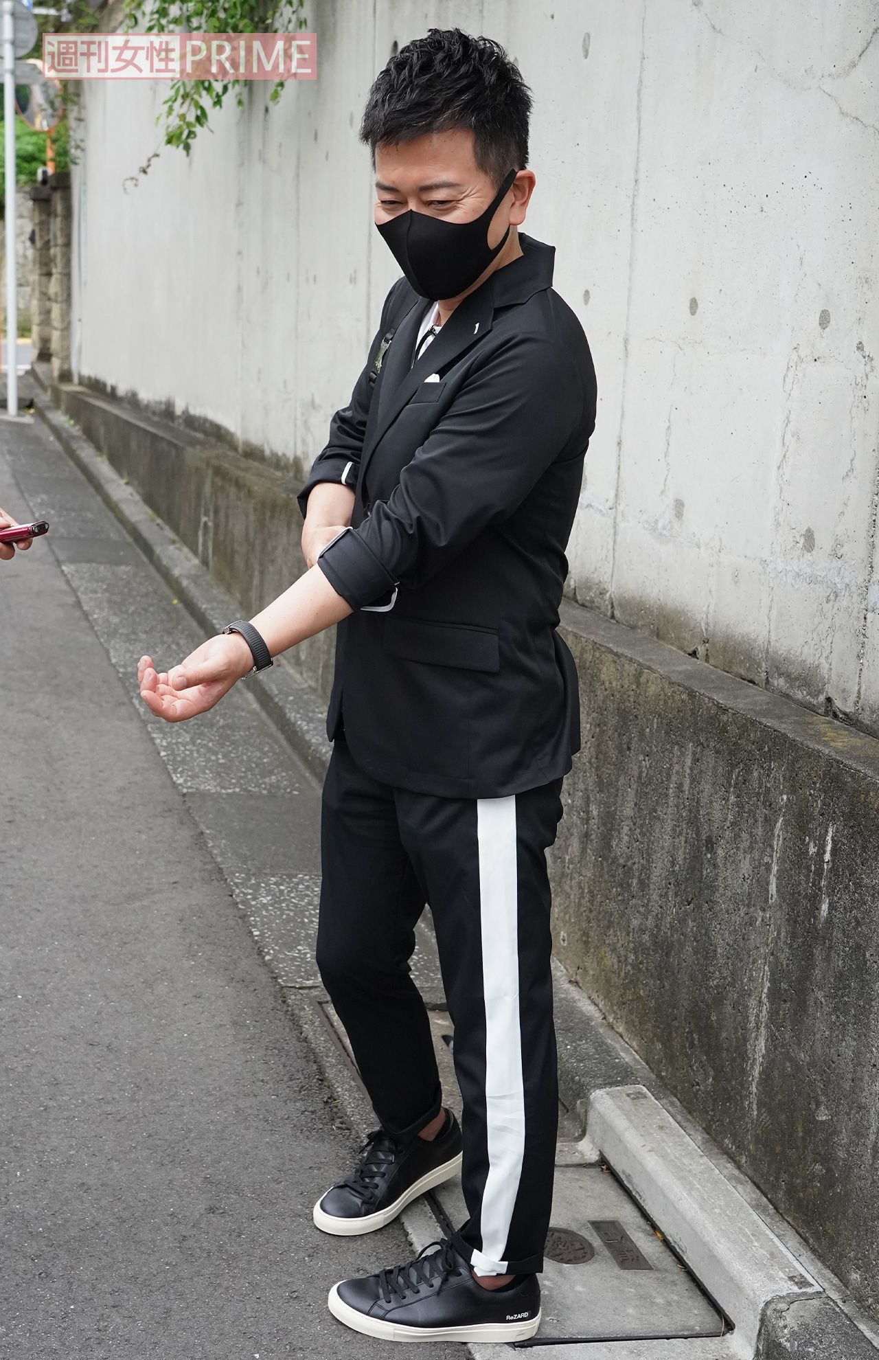 2020年7月、ジャケットの袖まくりは健在。オシャレな宮迫を直撃