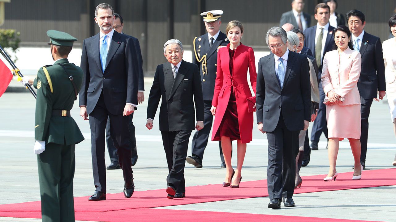 スペイン国王夫妻の歓迎式典にご参列の雅子さま（陛下の右がレティシア王妃・4月5日）