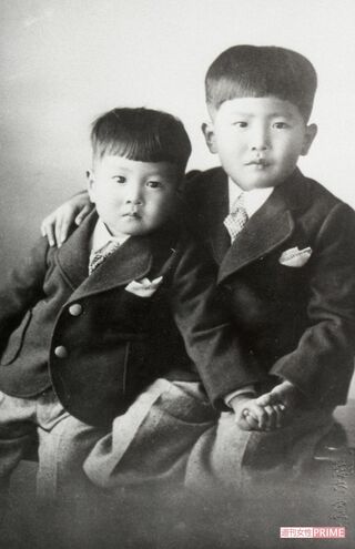 1941年、幼少期の石原慎太郎さんと裕次郎さん