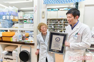 ギネス記録に見事認定された証を手に、次の挑戦への意欲も見せる康二郎さん　撮影／伊藤和幸