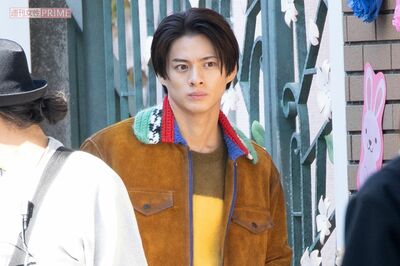 『クロサギ』ロケ中の平野紫耀（2022年11月）