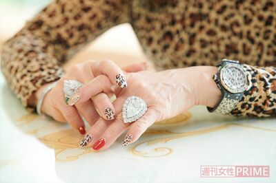 仕事中もプライベートもすべてがヒョウモチーフかヒョウ柄　撮影／山田智絵