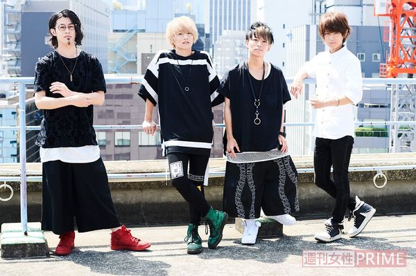 4人組バンド　Thinking Dogs（左から）わちゅ〜、TSUBASA、大輝、Jun　撮影／山田智絵