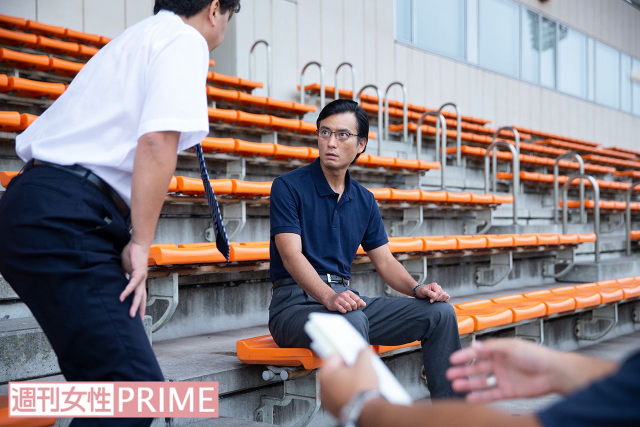 雨がやむまで室内や屋根のある客席でのシーンの撮影を進めていく　撮影／齋藤周造