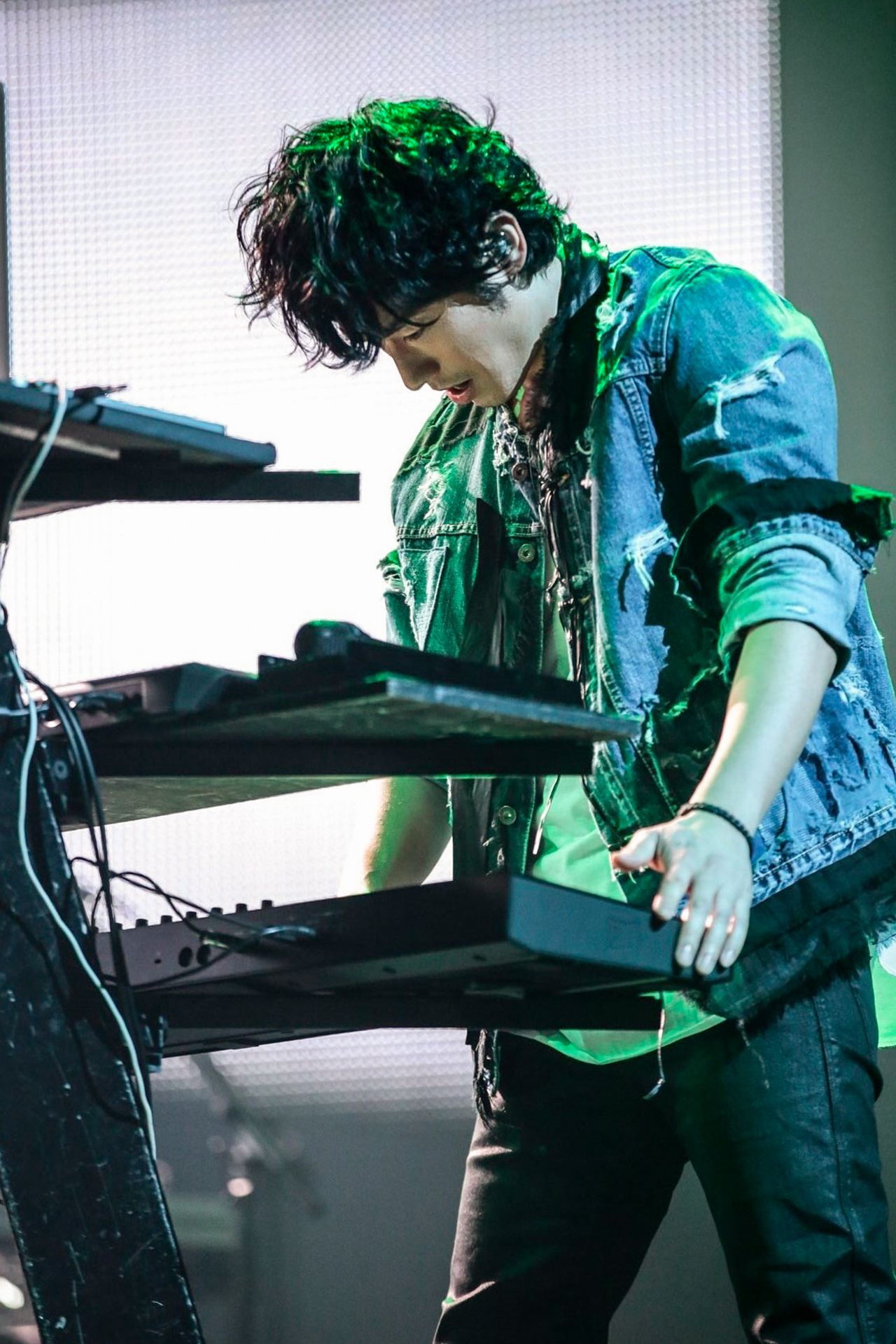 MCのときのニコニコから一転して、この表情。ギャップがヤバい！