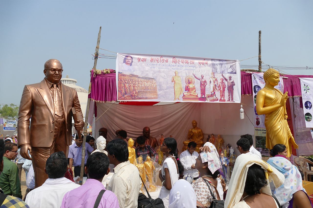 大改宗式にはたくさんの出店が　撮影／白石あづさ