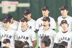 WBC初戦の前日練習で記念撮影を行う日本代表
