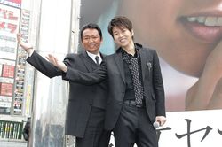 日本での演歌デビューを後押しした“アボジ”と慕う山本と（'12年）