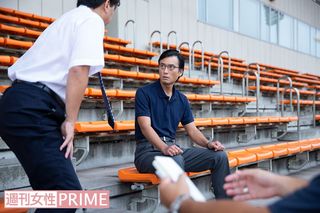 雨がやむまで室内や屋根のある客席でのシーンの撮影を進めていく　撮影／齋藤周造