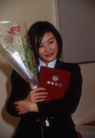 堀越学園卒業式に参加するともさかりえ