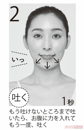 2.もう吐けないところまで吐いたら、お腹に力を入れてもう一度、吐く　撮影／岩谷優一（vale.）