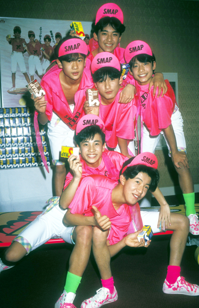 '89年、デビュー前のSMAP。いちばん後ろが当時15歳の森且行