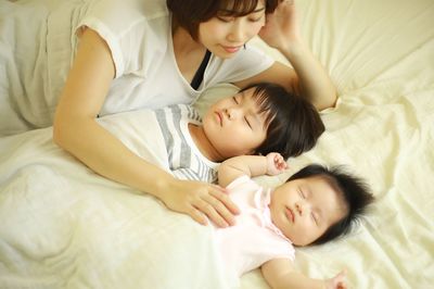 お母さんは「こうあるべき」っていつから決まったの？ 創作された “自己犠牲の精神”