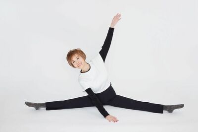 73歳の小柳ルミ子「10年後、20年後に雲泥の差」奇跡のスタイルと健康維持の秘訣は“簡単ストレッチ”