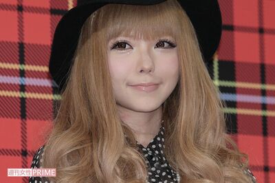 益若つばさ「消えないために必死で切ない」加速する“実業家アピール”に冷めた声「つばさ売れ」カリスマの…