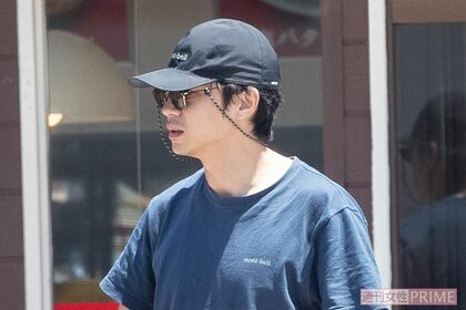 ラーメン店から出てきた東出昌大（2020年5月）