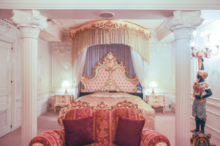 超高級家具に囲まれてお姫様気分もMAX（千葉県）※撮影・取材協力／鬼束ちなつ